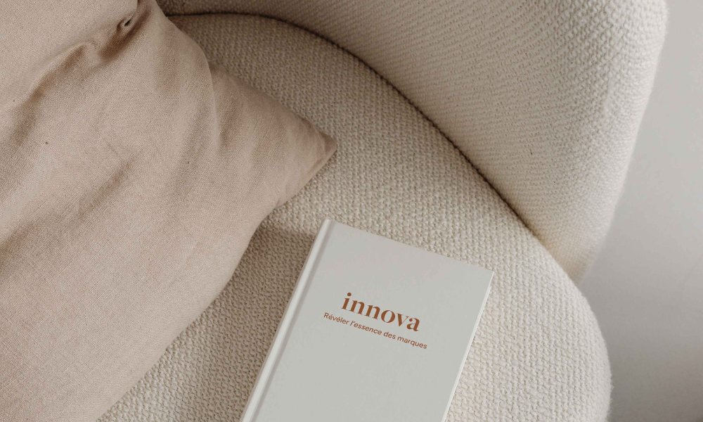 mockup avec le logo de l'agence innova